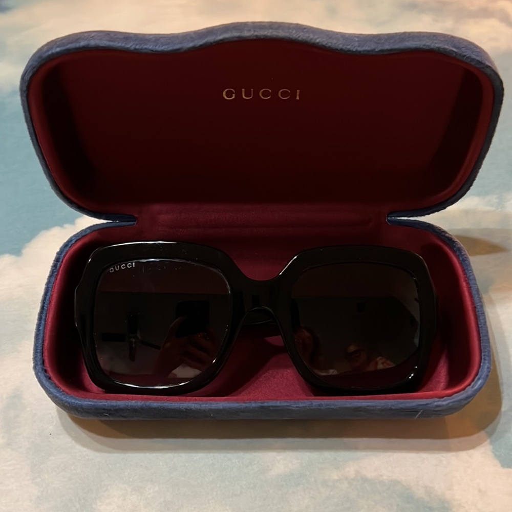 Like new black Gucci sunglasses. Purchased from Niemans 3 years ago. Super chic!